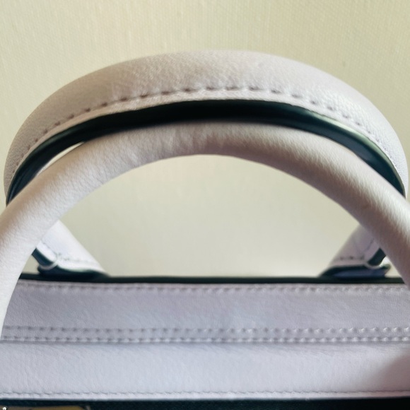 Coach, Collector's Piece-Limited Edition!Ariana Grande, Kitty mini swagger w/COA - Picture 9 of 16